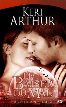 Résumé de Riley Jenson, tome 2 : Le baiser du mal